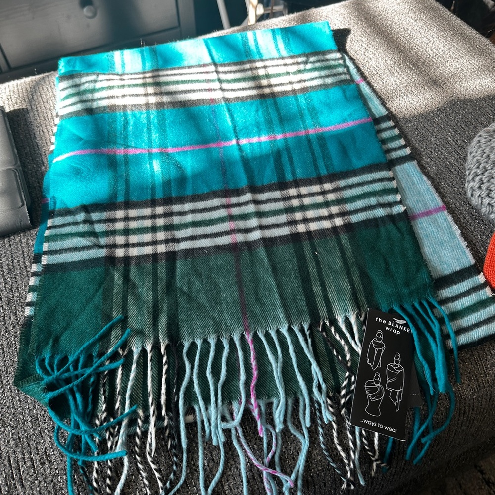 Scarf - Picture 1 of 4